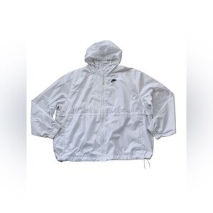 Nike Women’s Plus Size 1X Sportswear Essential Repel Woven Wind Rain Jacket